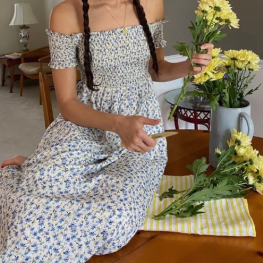Urban Outfitters Emily Smocked Off the Shoulder Blue Floral Dress Size Small